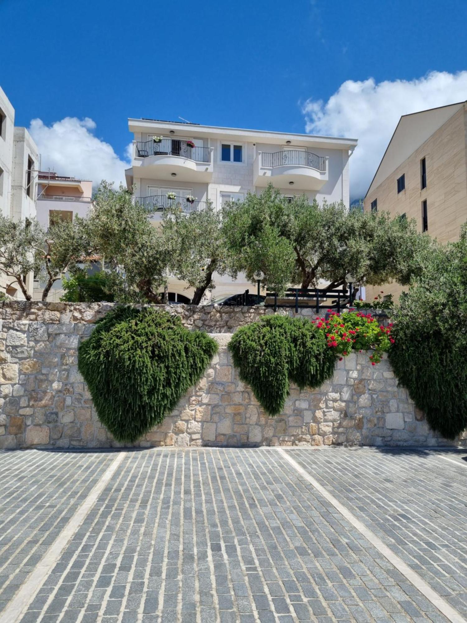 Apartments Tomas Makarska Exterior foto